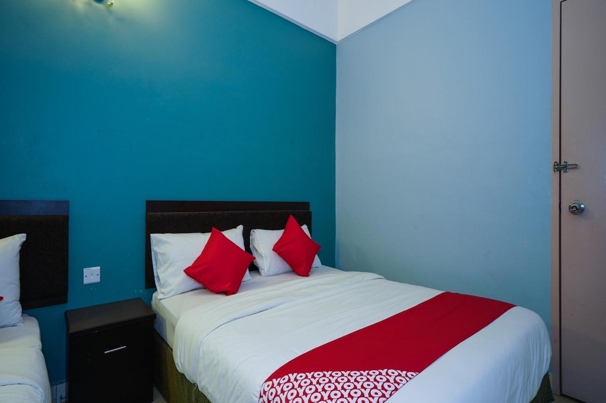 Hotel O Hotel Orchard Inn Lumut Exterior photo