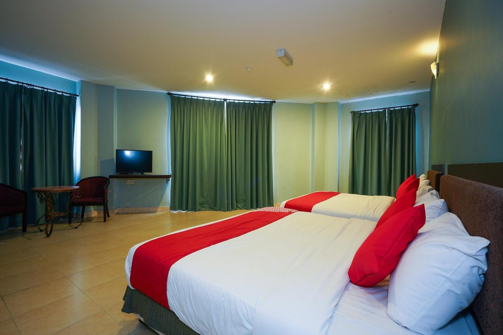 Hotel O Hotel Orchard Inn Lumut Exterior photo