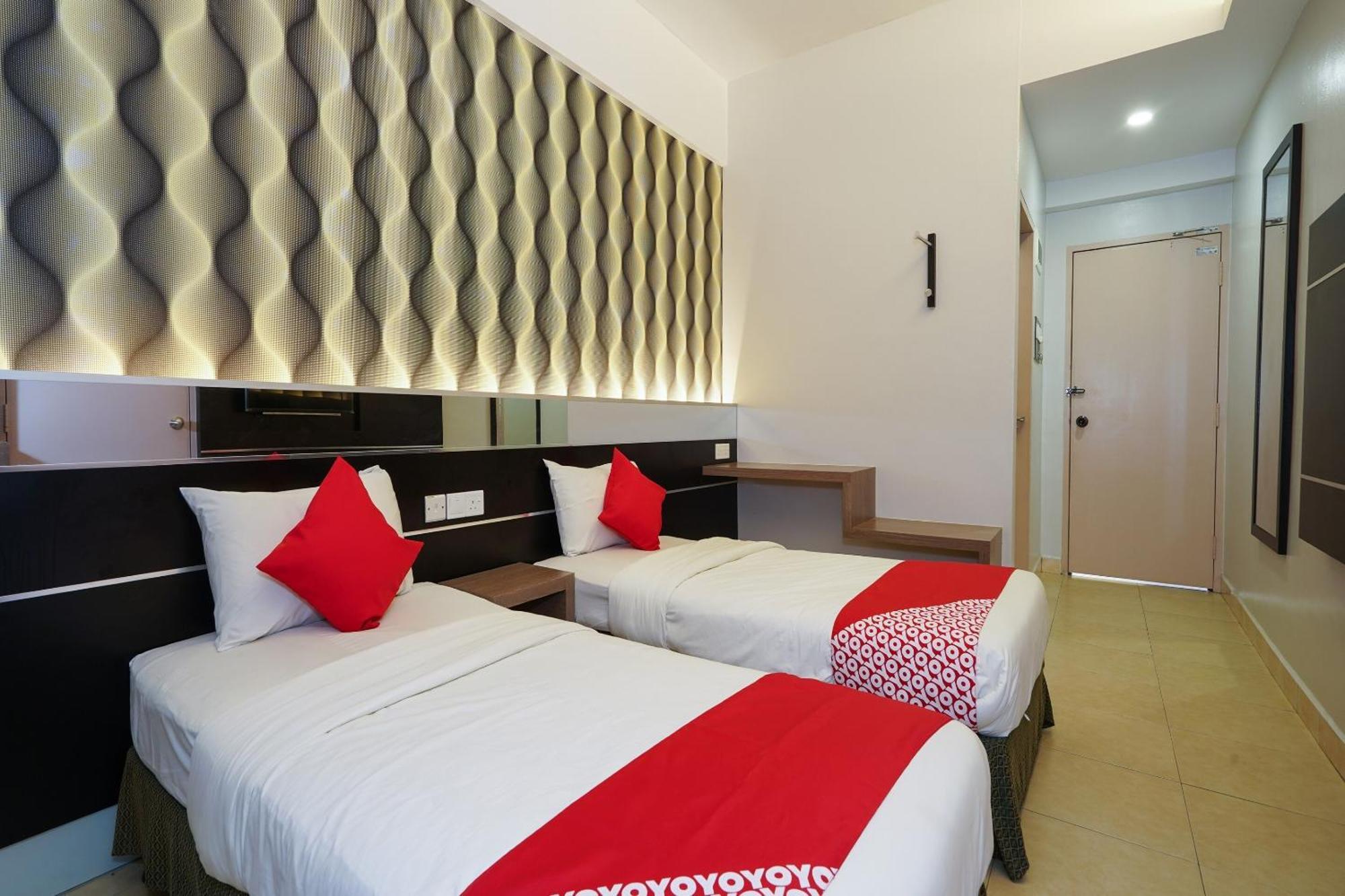 Hotel O Hotel Orchard Inn Lumut Exterior photo