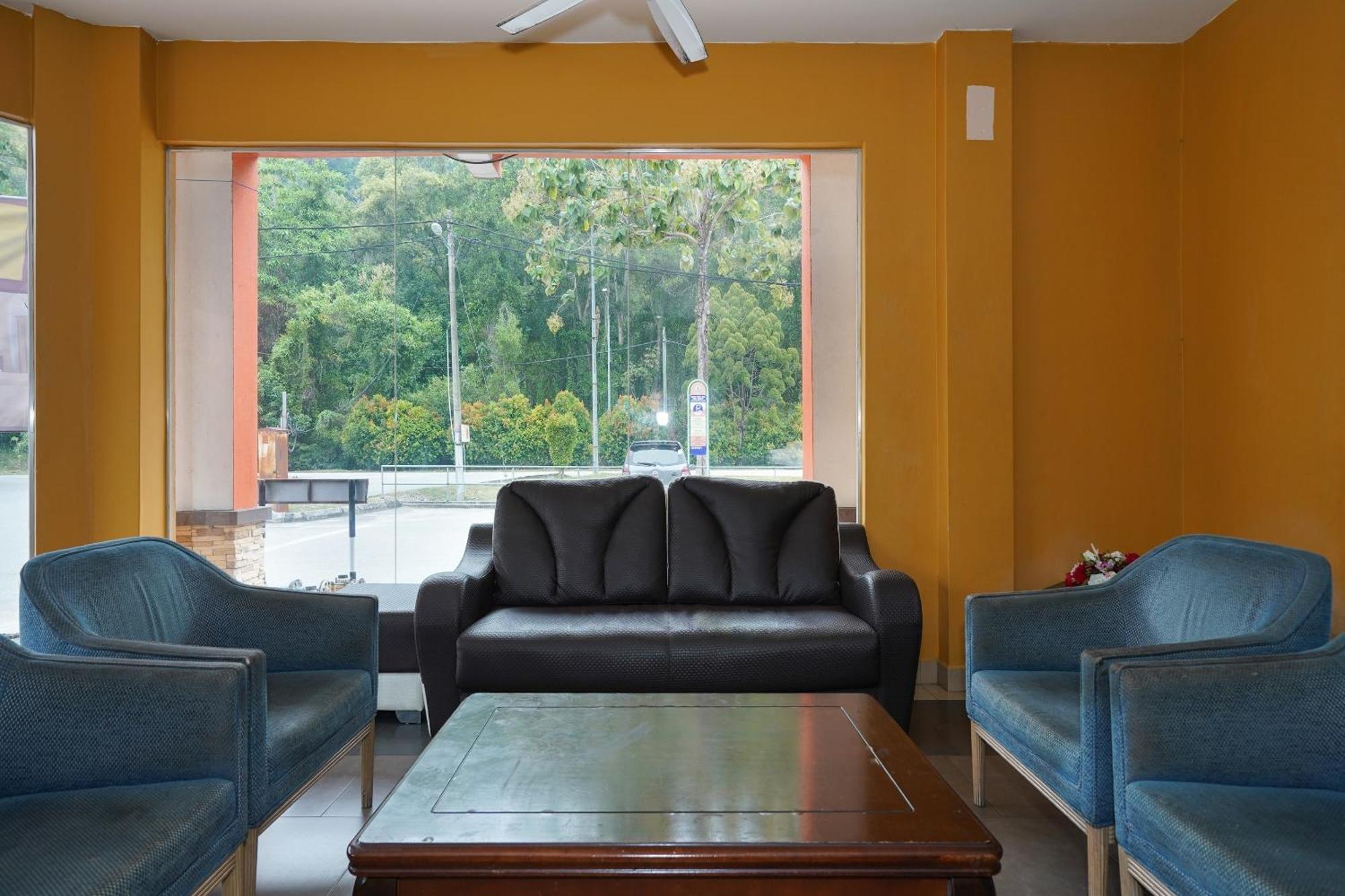 Hotel O Hotel Orchard Inn Lumut Exterior photo